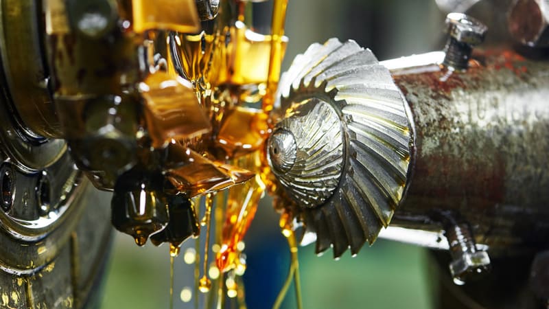 Các loại dầu gia công kim loại phổ biến hiện nay